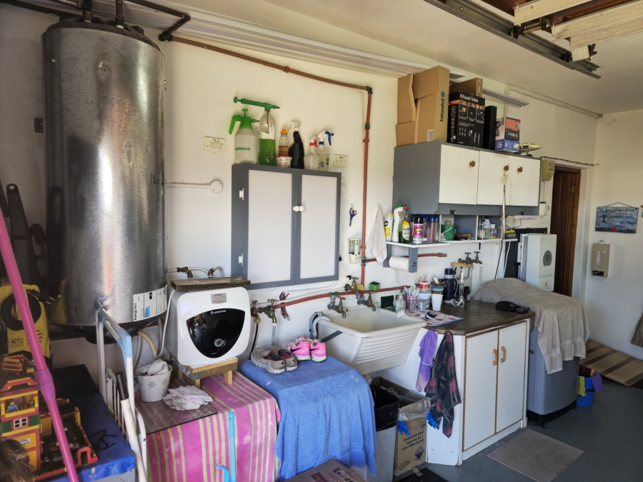 5 Bedroom Property for Sale in Stilbaai Wes Western Cape